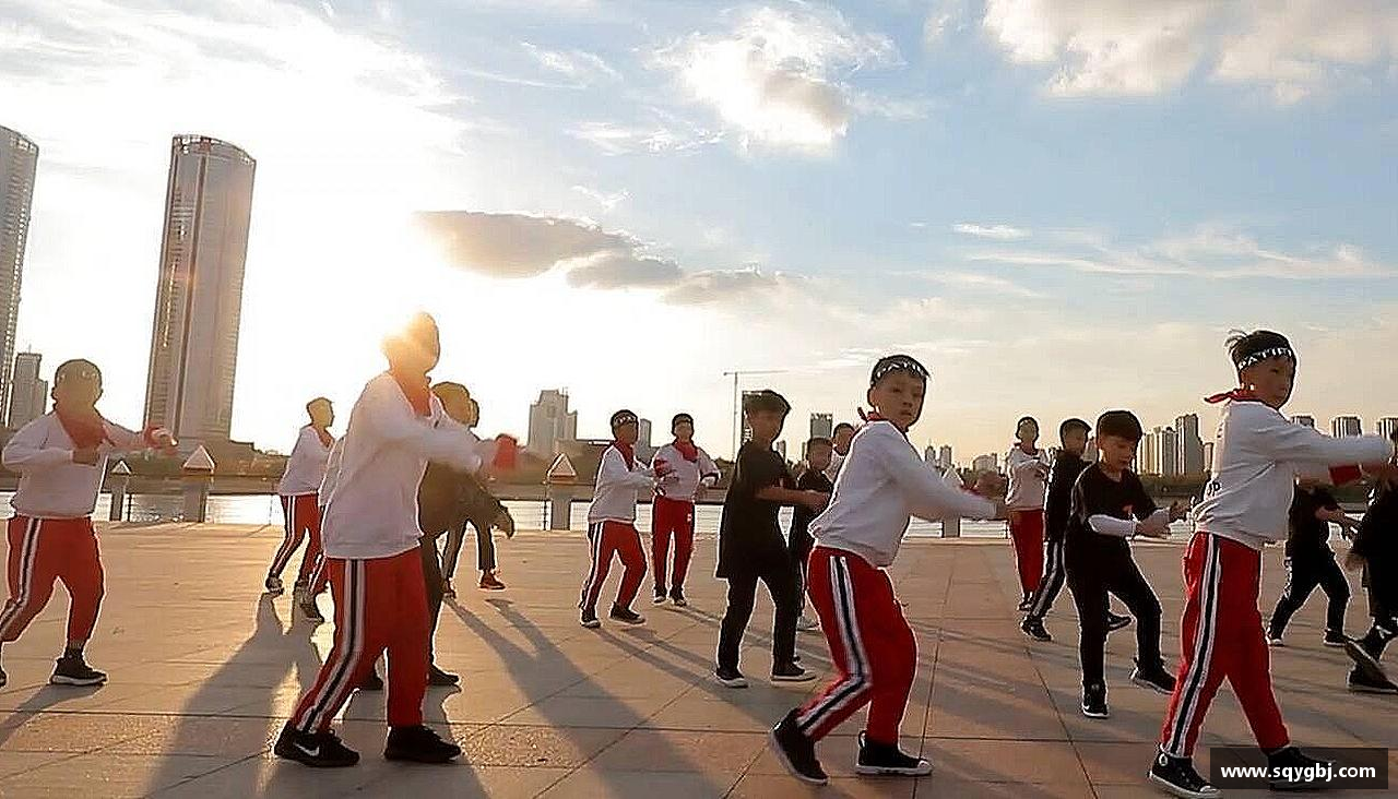 拼搏拼出精彩，勇敢向前